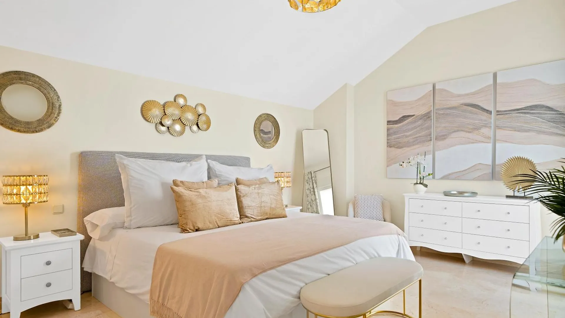 Apartment Luxury Penthouse With Sea Views In Marbella Golden Mile, Puente Romano Area