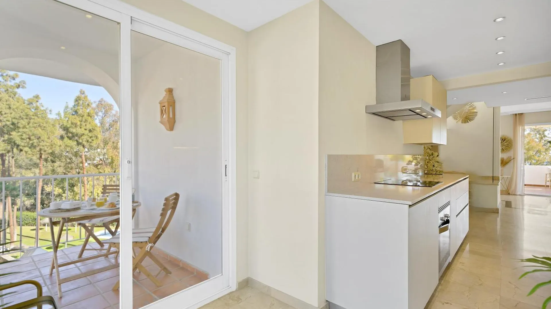 Apartment Luxury Penthouse With Sea Views In Marbella Golden Mile, Puente Romano Area