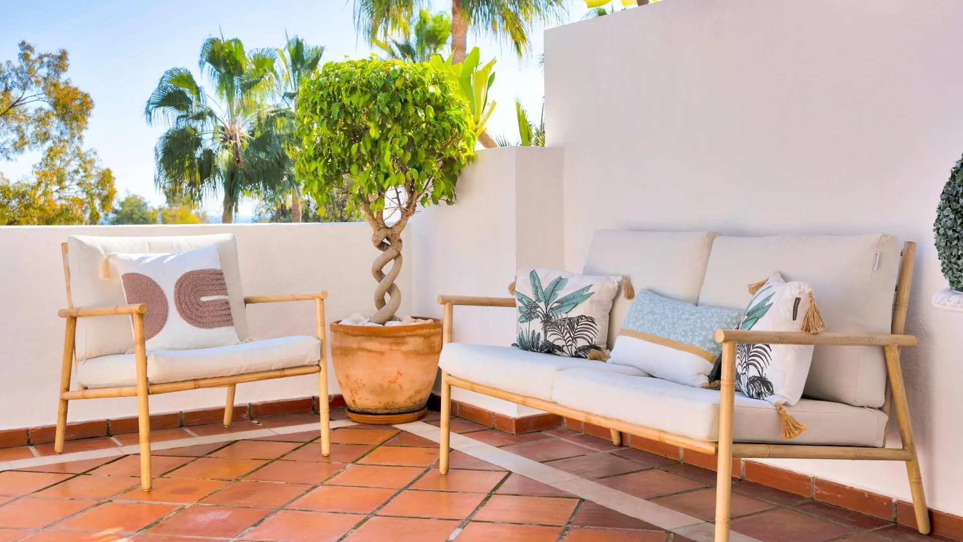 Luxury Penthouse With Sea Views In Marbella Golden Mile, Puente Romano Area