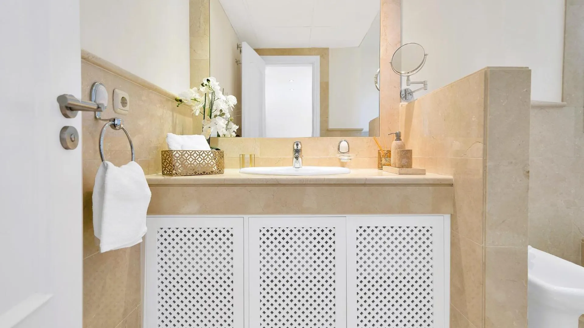 Luxury Penthouse With Sea Views In Marbella Golden Mile, Puente Romano Area Apartment