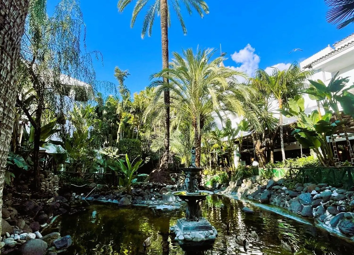 Luxury Penthouse With Sea Views In Marbella Golden Mile, Puente Romano Area