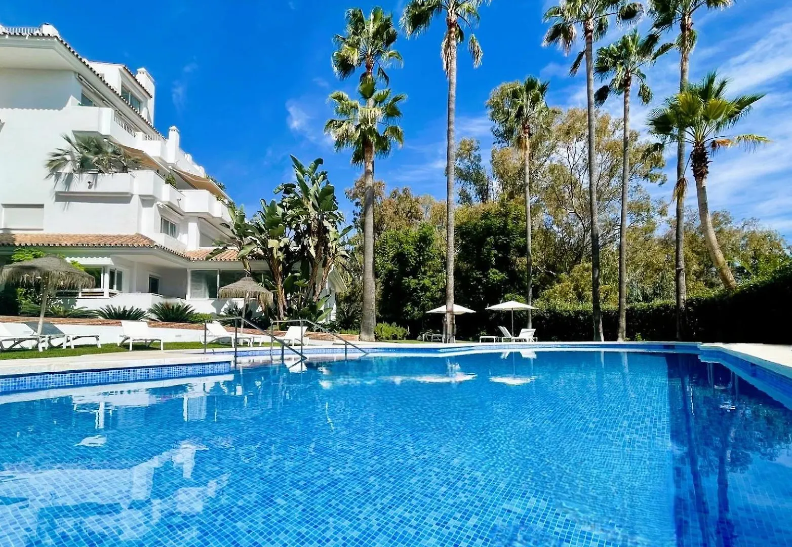 Luxury Penthouse With Sea Views In Marbella Golden Mile, Puente Romano Area Apartment