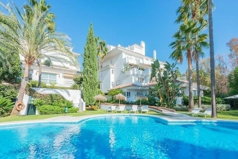 Luxury Penthouse With Sea Views In Marbella Golden Mile, Puente Romano Area