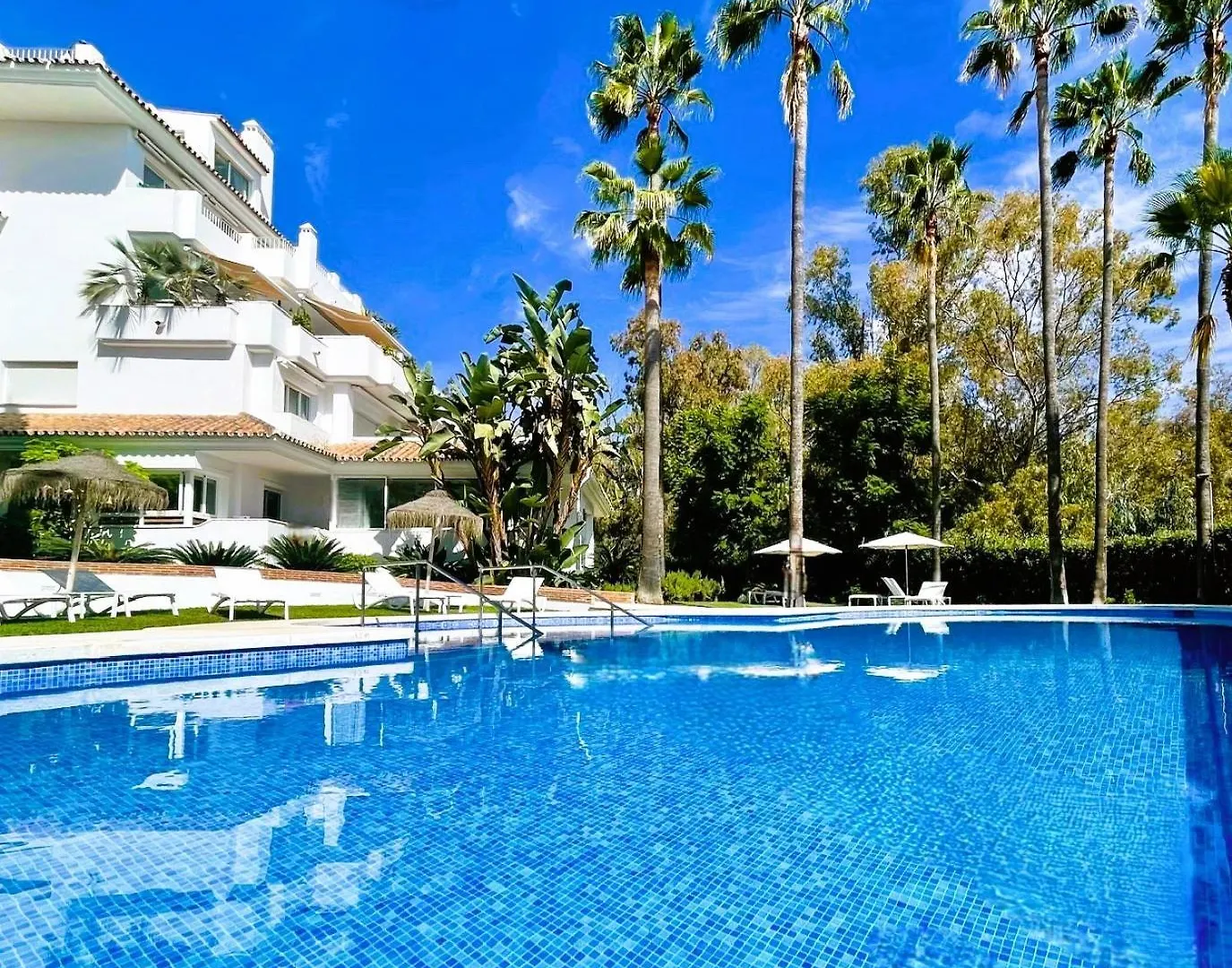 Apartment Luxury Penthouse With Sea Views In Marbella Golden Mile, Puente Romano Area