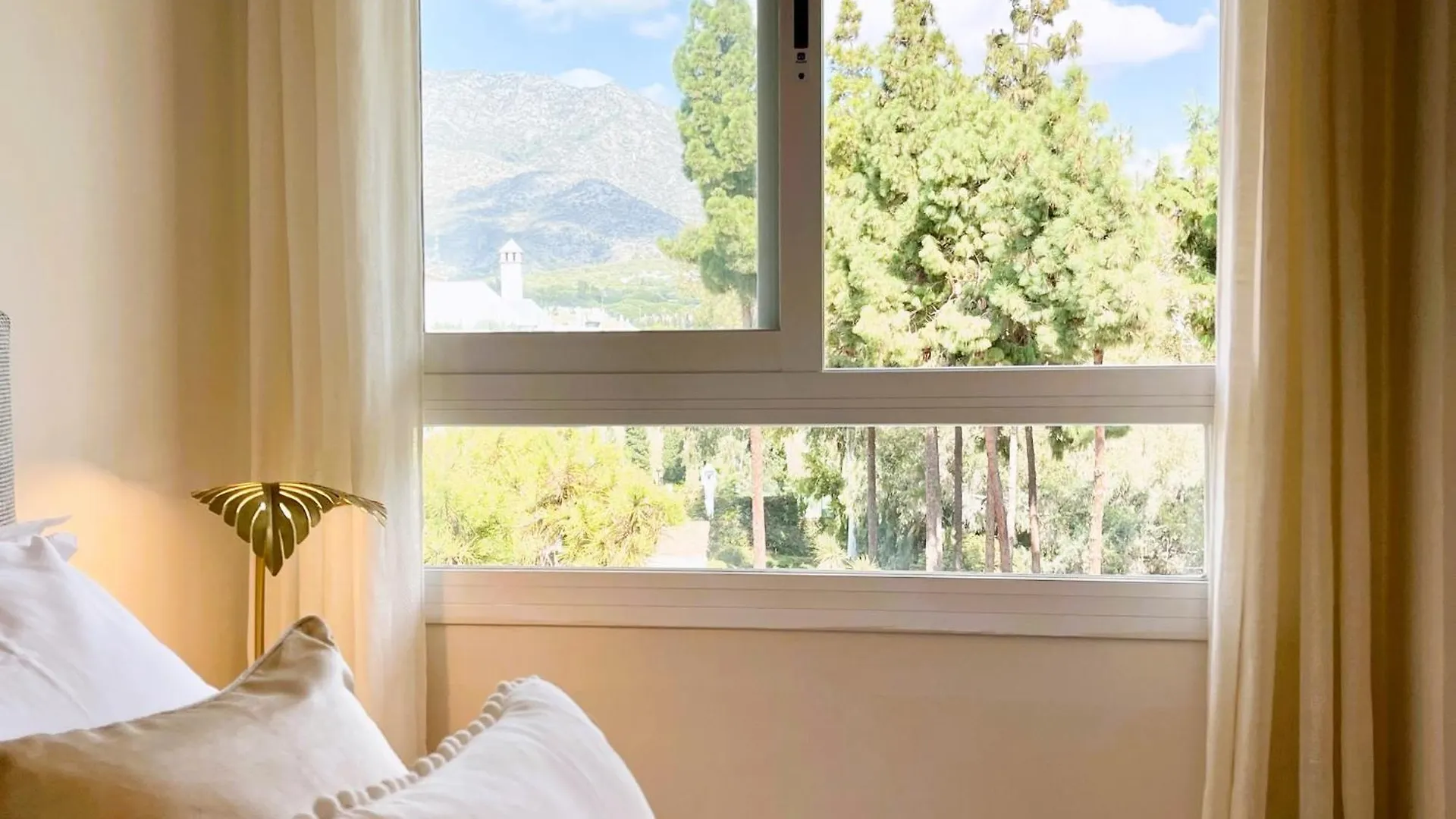 Luxury Penthouse With Sea Views In Marbella Golden Mile, Puente Romano Area