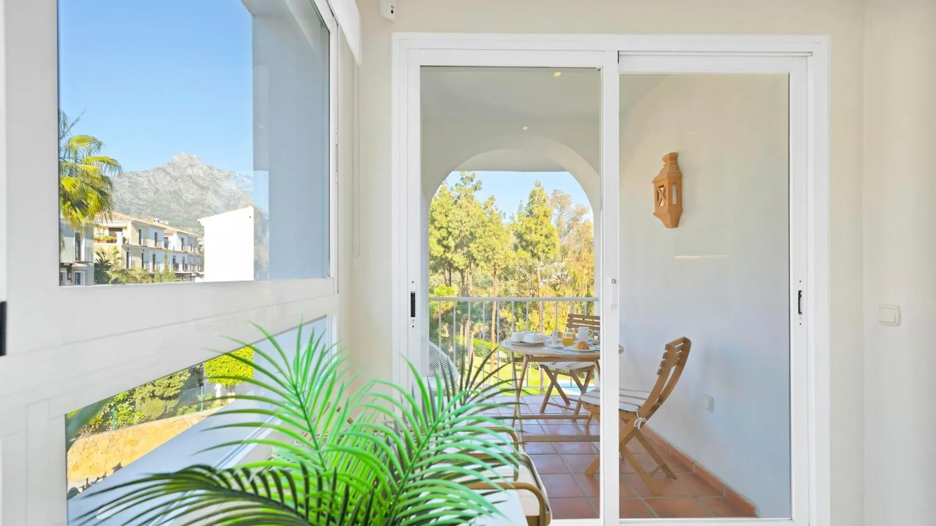 Luxury Penthouse With Sea Views In Marbella Golden Mile, Puente Romano Area